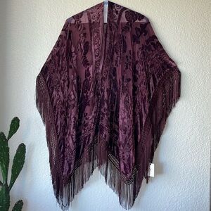 Idyllwind fringed shawl. Beautiful burgundy color. New w/tags. OS